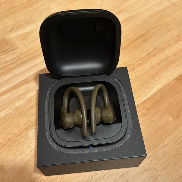 Powerbeats Pro - Picture 2 of 3